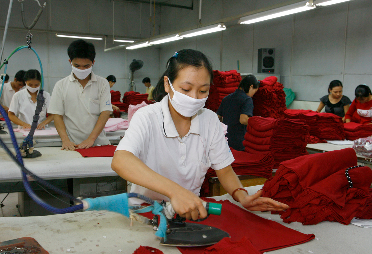 Thực hiện tốt việc giải quyết các chế độ, chính sách đảm bảo quyền lợi người tham gia; triển khai nhiều giải pháp phát triển đối tượng, giảm nợ đọng Bảo hiểm xã hội, Bảo hiểm Y tế, Bảo hiểm thất nghiệp. Ảnh minh họa: Tùng Dương.