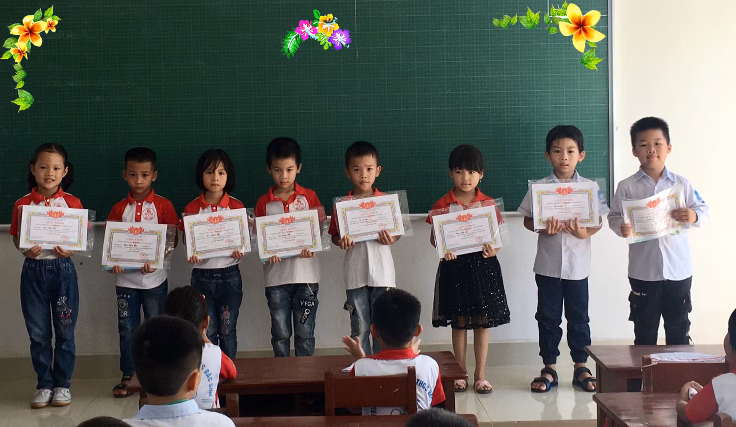 8/34 em học sinh lớp 1C Trường Tiểu học và Trung học cơ sở Bắc Sơn, huyện Hưng Hà, Thái Bình, được đi dự thi Trạng nguyên qua mạng, Toán trên Internet…đã đạt giải và nhận giấy khen. Ảnh: Nhân vật cung cấp.