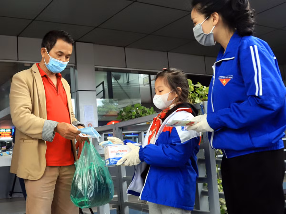 Bé Nguyễn Ngọc Trinh rất năng nổ trong các phong trào, đã từng tham gia thi làm đại sự văn hóa đọc. Ảnh: Thành Đoàn Hà Nội.