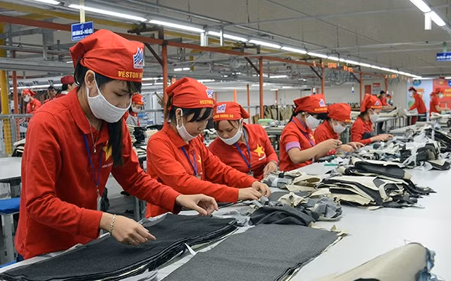 Nguyên nhân chủ yếu dẫn đến việc người lao động lựa chọn BHXH một lần là do, một số lao động gặp khó khăn khi tìm lại việc làm trong thời điểm dịch Covid-19. Ảnh: Duy Linh. Nguyên nhân chủ yếu dẫn đến việc người lao động lựa chọn BHXH một lần là do, một số lao động gặp khó khăn khi tìm lại việc làm trong thời điểm dịch Covid-19. Ảnh: Duy Linh.
