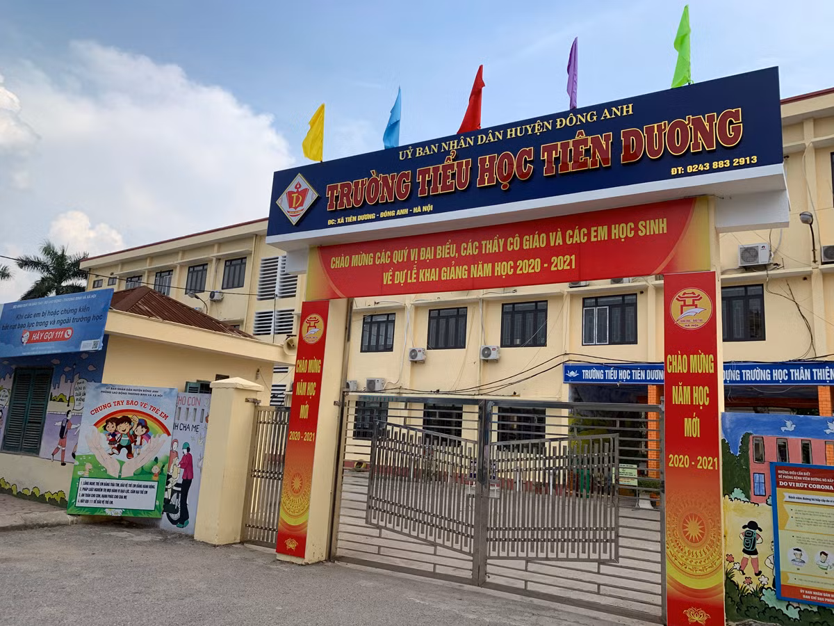 Việc chọn đơn vị cung cấp suất ăn bán trú làm cho hơn 50 học sinh tại Trường Tiểu học Tiên Dương (xã Tiên Dương, huyện Đông Anh) nghi bị ngộ độc thức ăn là trách nhiệm của Ban giám hiệu và trực tiếp là Hiệu trưởng Nguyễn Thị Cúc. Ảnh: Tùng Dương.