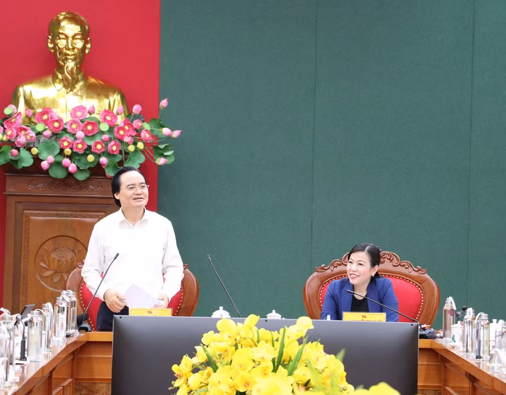Bộ trưởng Phùng Xuân Nhạ làm việc với lãnh đạo tỉnh Thái Nguyên về định hướng phát triển Đại học Thái Nguyên và tình hình giáo dục địa phương.Ảnh: ĐHTN.