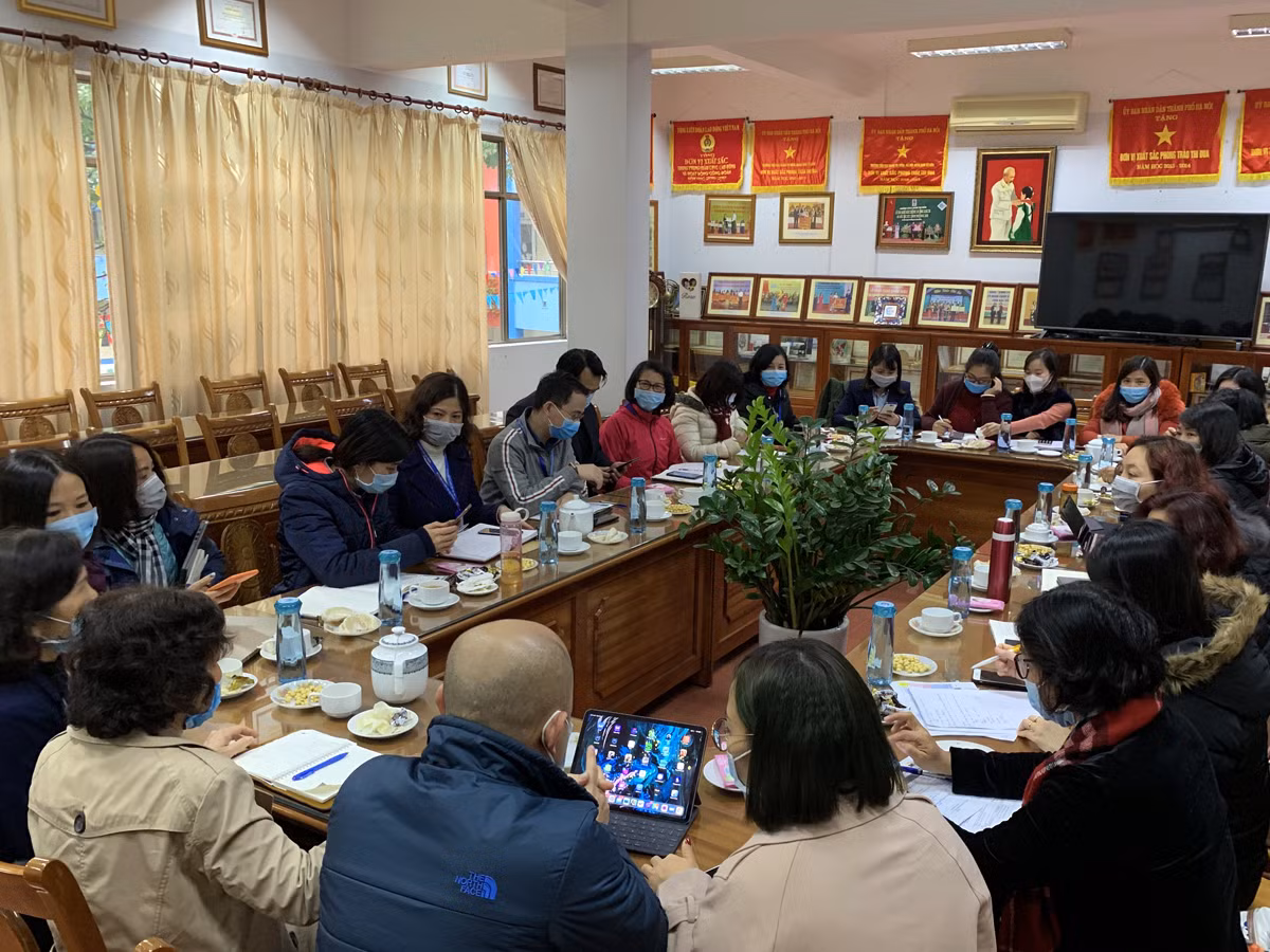 Học sinh được nghỉ nhưng ban giám hiệu và các giáo viên vẫn đến trường để chuẩn bị bài học. Ảnh: TD. Học sinh được nghỉ nhưng ban giám hiệu và các giáo viên vẫn đến trường để chuẩn bị bài học. Ảnh: TD.