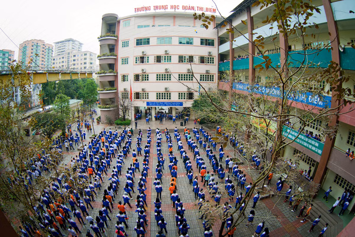 Giờ tập thể dục buổi sáng của học sinh Trường Trung học cơ sở Đoàn Thị Điểm trong ngày đi học bình thường. Ảnh: NT.
