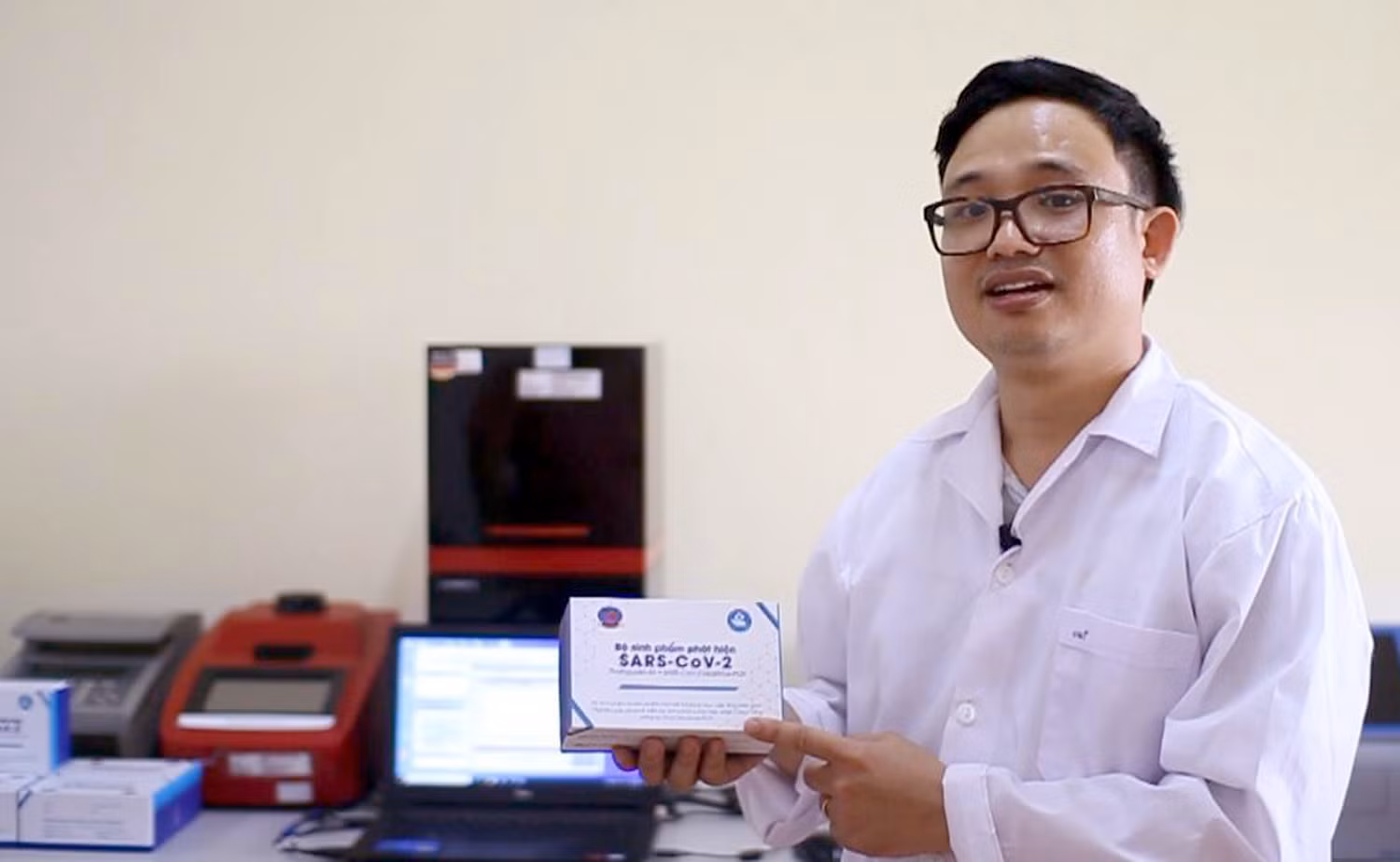 Chủ nhiệm đề tài – Tiến sĩ Nguyễn Phú Hùng chia sẻ về kết quả nghiên cứu phát triển bộ sinh phẩm chẩn đoán virus SARS-CoV-2. ảnh: TL. Chủ nhiệm đề tài – Tiến sĩ Nguyễn Phú Hùng chia sẻ về kết quả nghiên cứu phát triển bộ sinh phẩm chẩn đoán virus SARS-CoV-2. ảnh: TL.