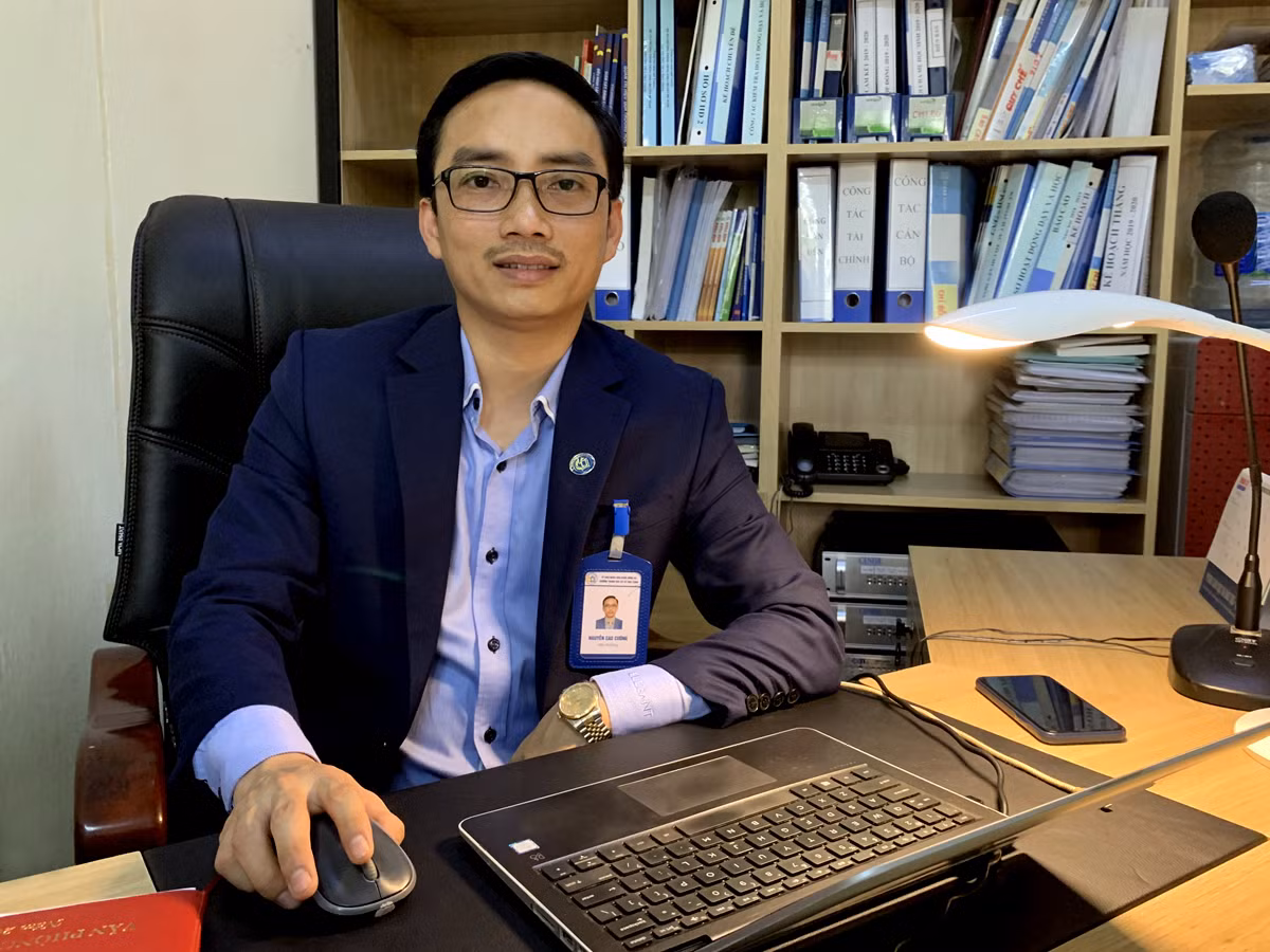 Nhà giáo Nguyễn Cao Cường: "Nếu được thiết kế từ thực địa cụ thể thì ngôi trường sẽ hợp lý hơn, trường sẽ có nhiều không gian rộng, những khu phòng học hoặc khu chức năng sẽ được sử dụng hết, không lãng phí công năng trong khi quỹ đất quá eo hẹp. Ảnh: Tùng Dương.