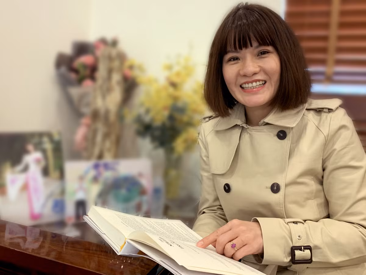 Nhà giáo Nguyễn Thị Nhiếp: "Xây cao tầng sẽ dành ra được quỹ đất bên dưới để tạo thêm các khu hoạt động thể chất cho học sinh như bể bơi, sân bóng… đó là điều nên làm. Ảnh: Tùng Dương.