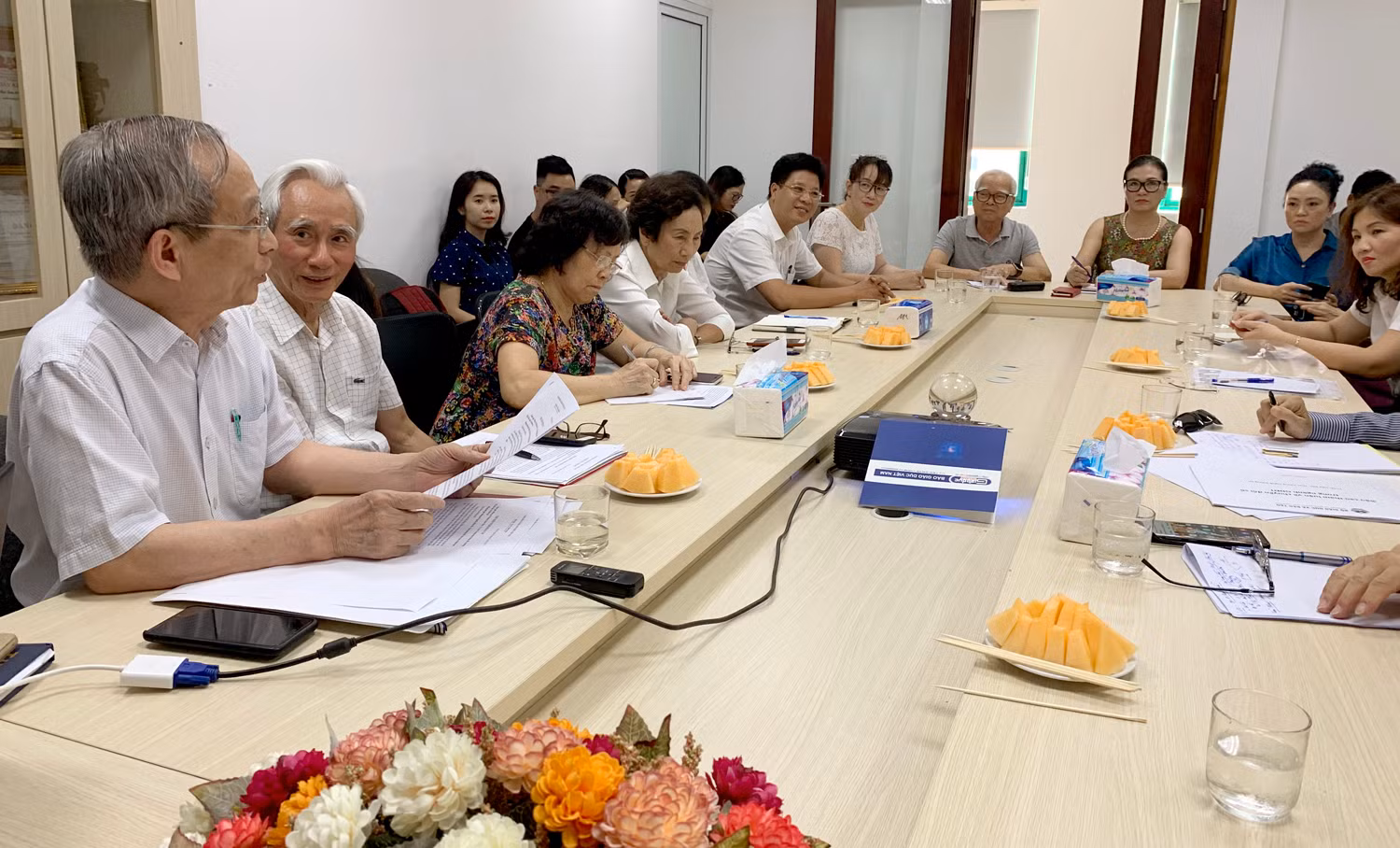 Các đại biểu đến dự buổi Tọa đàm :“Nhu cầu hoạt động hè của học sinh, phụ huynh, nhà trường và quy định ngày tựu trường đối với khối phổ thông tư thục” do Tạp chí điện tử Giáo dục Việt Nam tổ chức. Ảnh: Tùng Dương. Các đại biểu đến dự buổi Tọa đàm :“Nhu cầu hoạt động hè của học sinh, phụ huynh, nhà trường và quy định ngày tựu trường đối với khối phổ thông tư thục” do Tạp chí điện tử Giáo dục Việt Nam tổ chức. Ảnh: Tùng Dương.