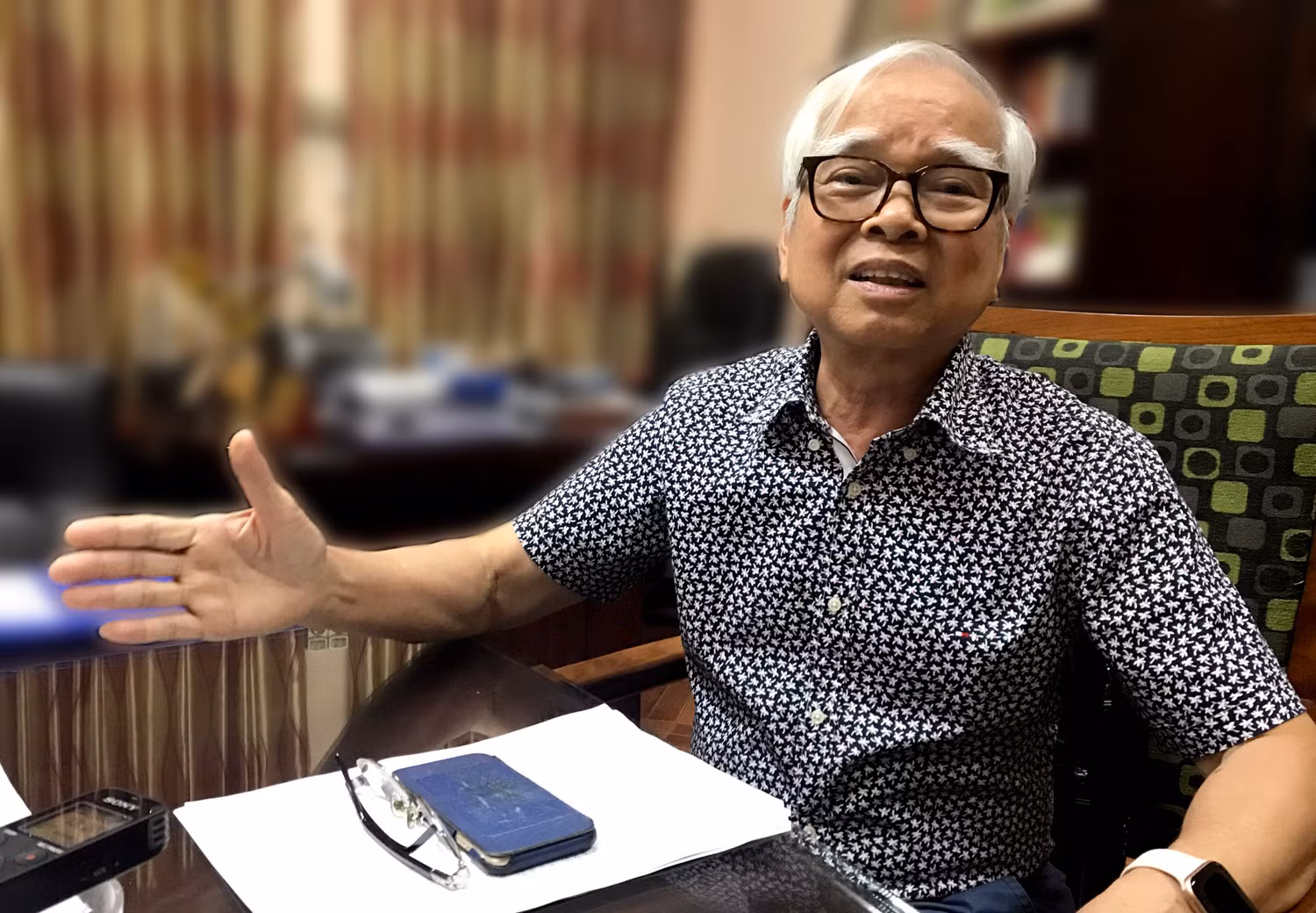 Nhà giáo Nguyễn Văn Hòa - Chủ tịch Hội đồng quản trị hệ thống giáo dục Nguyễn Bỉnh Khiêm, Hà Nội, chia sẻ: “Thời đại 4.0 rồi, mọi người không ai để lãng phí thời gian dù chỉ là 1 phút đồng hồ, nay lại cho những đứa trẻ đang tuổi ăn học nghỉ để chơi không 3 tháng thì quả là lãng phí". Ảnh: Tùng Dương.