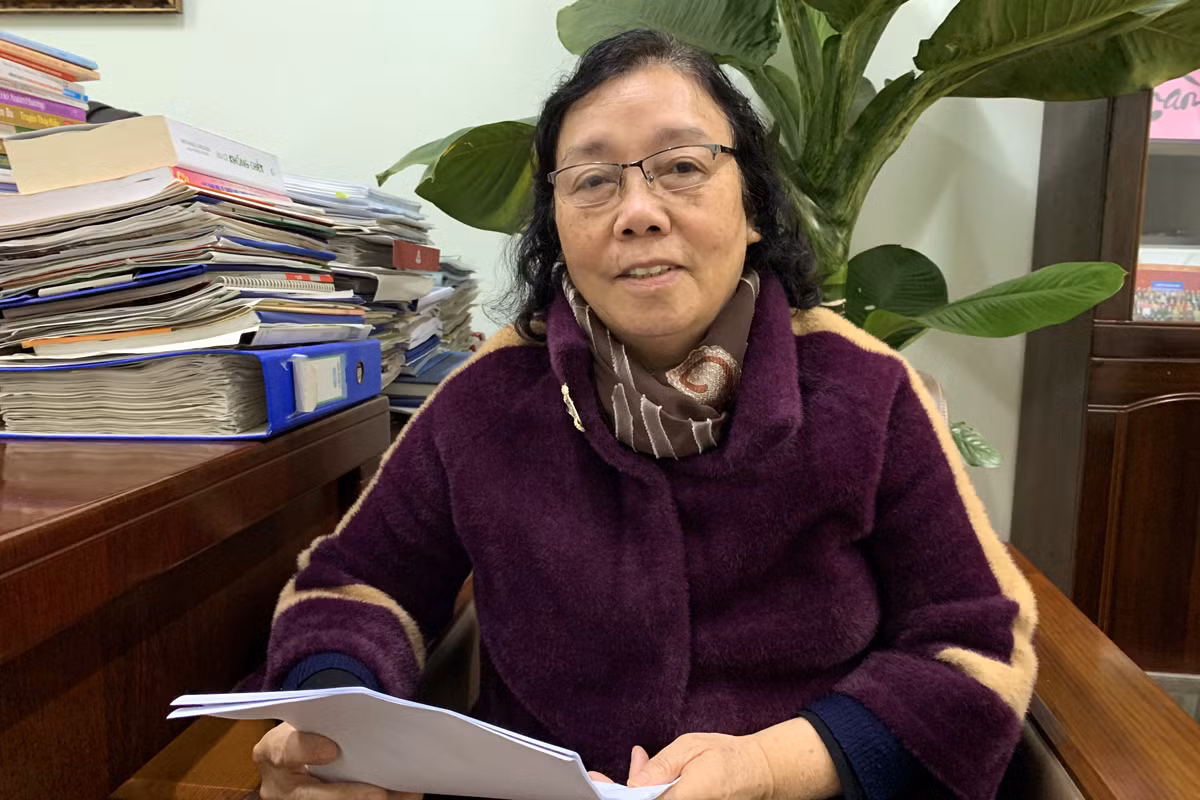 Nhà giáo Nguyễn Thị Kim Nga - Phó Hiệu trưởng phụ trách Trường Trung học cơ sở Đoàn Thị Điểm, chia sẻ: “Hiện nay ban giám hiệu nhà trường mới có phương án cho tuần nghỉ học này". Ảnh: Tùng Dương.