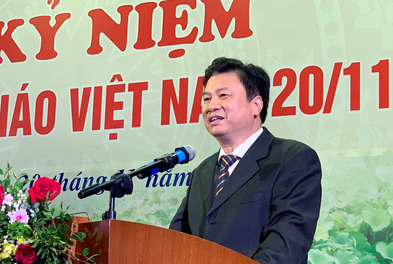 Nhà giáo ưu tú,Tiến sĩ Nguyễn Hữu Độ - Thứ trưởng Bộ Giáo dục và Đào tạo phát biểu căn dặn thầy và trò nhà trường trong lễ kỷ niệm. Ảnh: Tùng Dương. Nhà giáo ưu tú,Tiến sĩ Nguyễn Hữu Độ - Thứ trưởng Bộ Giáo dục và Đào tạo phát biểu căn dặn thầy và trò nhà trường trong lễ kỷ niệm. Ảnh: Tùng Dương.