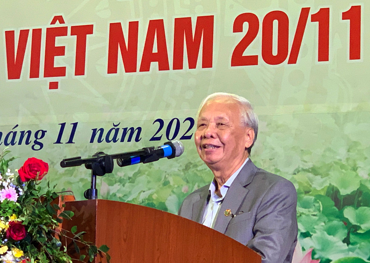Nhà giáo Nguyễn Kim Hoãn, nguyên hiệu trưởng Trường trung học phổ thông Chuyên Hà Nội - Amsterdam phát biểu tại lễ kỷ niệm. Ảnh: Tùng Dương. Nhà giáo Nguyễn Kim Hoãn, nguyên hiệu trưởng Trường trung học phổ thông Chuyên Hà Nội - Amsterdam phát biểu tại lễ kỷ niệm. Ảnh: Tùng Dương.