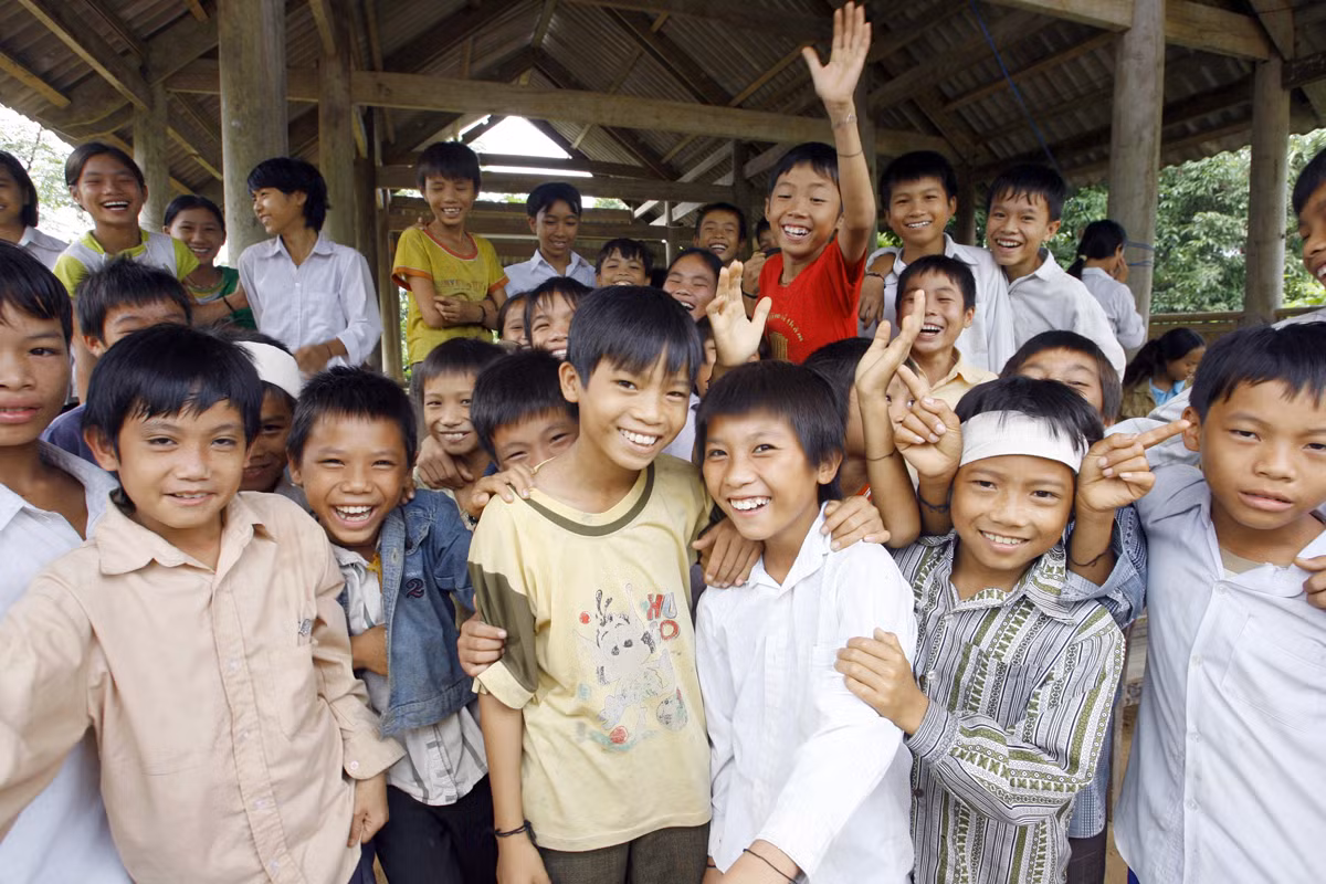 Ông Lê Như Tiến nhấn mạnh: “Không thể tự tiện nâng giá sách giáo khoa. Nâng tới mức mà bất hợp lý, con nhà nghèo, hoàn cảnh khó khăn không đủ tiền mua sách dẫn đến thất học thì ai sẽ chịu trách nhiệm". Ảnh minh họa: Tùng Dương.