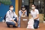 Trường Trung học cơ sở Thái Thịnh trao quà cho học sinh có hoàn cảnh khó khăn