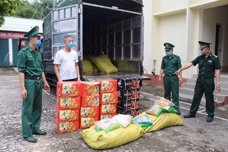 Số thực phẩm không rõ nguồn gốc bị cơ quan chức năng tỉnh Quảng Ninh phát hiện. Số thực phẩm không rõ nguồn gốc bị cơ quan chức năng tỉnh Quảng Ninh phát hiện.
