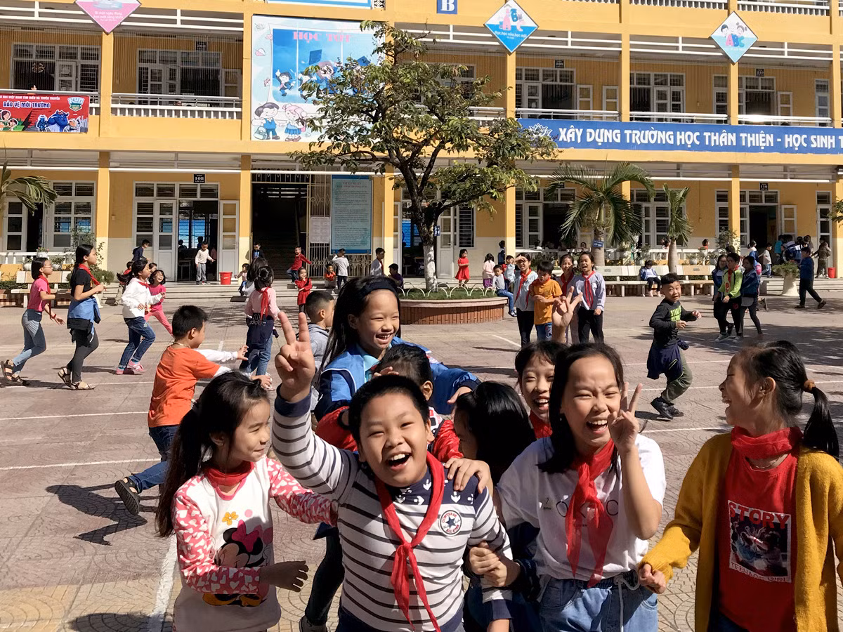 Tiến sĩ Lê Đông Phương: "Tâm lý của chúng ta hiện nay vẫn nặng về việc cứ cái gì của công mà lại chuyển cho tư nhân thì đều không ổn, có vấn đề. Vậy nên tâm lý của các lãnh đạo cũng không vượt được dư luận xã hội". Ảnh minh họa: Tùng Dương. Tiến sĩ Lê Đông Phương: "Tâm lý của chúng ta hiện nay vẫn nặng về việc cứ cái gì của công mà lại chuyển cho tư nhân thì đều không ổn, có vấn đề. Vậy nên tâm lý của các lãnh đạo cũng không vượt được dư luận xã hội". Ảnh minh họa: Tùng Dương.