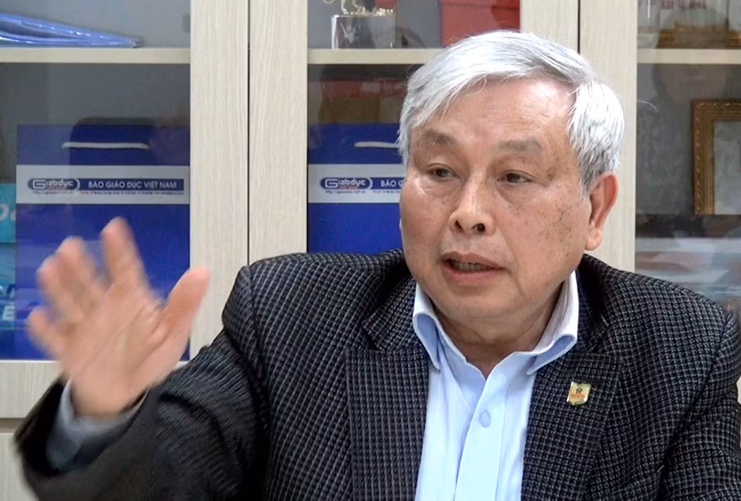 Thầy Võ Thế Quân - Hiệu trưởng Trường Trung học phổ thông Đông Đô :"Nghị quyết 35 của Chính phủ giao là hướng dẫn các địa phương, chú trọng phát triển các cơ sở giáo dục ngoài công lập trong quy hoạch mạng lưới, và các chiến lược kế hoạch phát triển giáo dục trên địa bàn. Nội dung này Bộ Giáo dục lại không đưa vào". Ảnh: Tùng Dương.