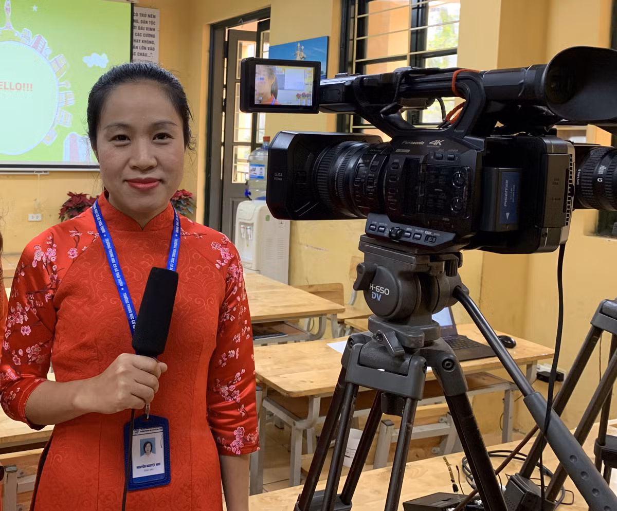 Cô giáo Nguyễn Nguyệt Ngư: "yếu tố tâm lý quyết định 50% sự thành công khi làm bài, do vậy khi bước vào phòng thi, học sinh luôn phải nghĩ bài này mình làm được và sẽ làm được". Ảnh: Tùng Dương.