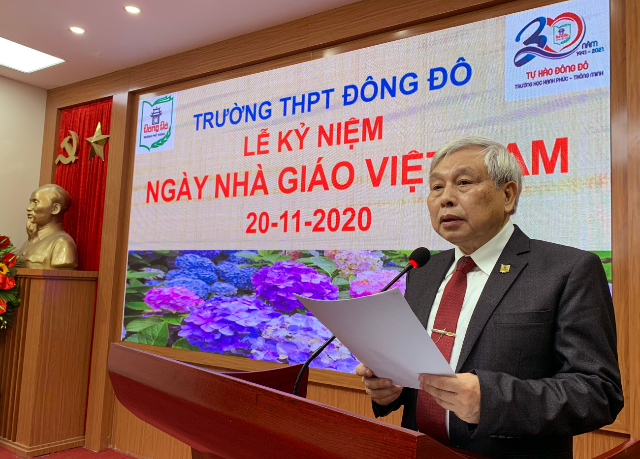 Tiến sĩ Võ Thế Quân - Hiệu trưởng Trường Trung học phổ thông Đông Đô. Ảnh: Tùng Dương.