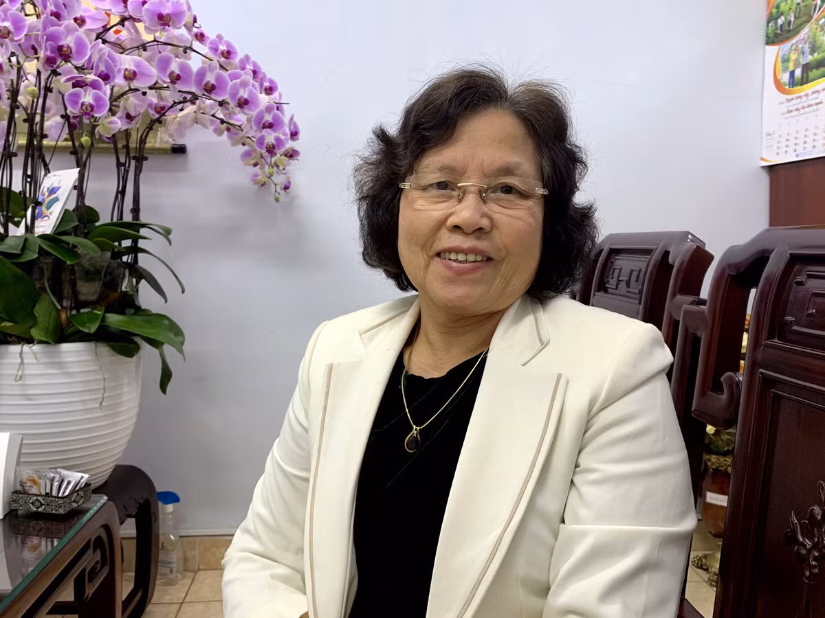 Nhà giáo nhân dân Nguyễn Thị Hiền: "Điều mà tôi luôn quan tâm nhất là những trang thiết bị dạy học hiện đại, tiện nghi và không gian để các con vui chơi nâng cao trí tuệ và thể chất, đặc biệt là đối với học sinh tiểu học, mẫu giáo". Ảnh: Tùng Dương.