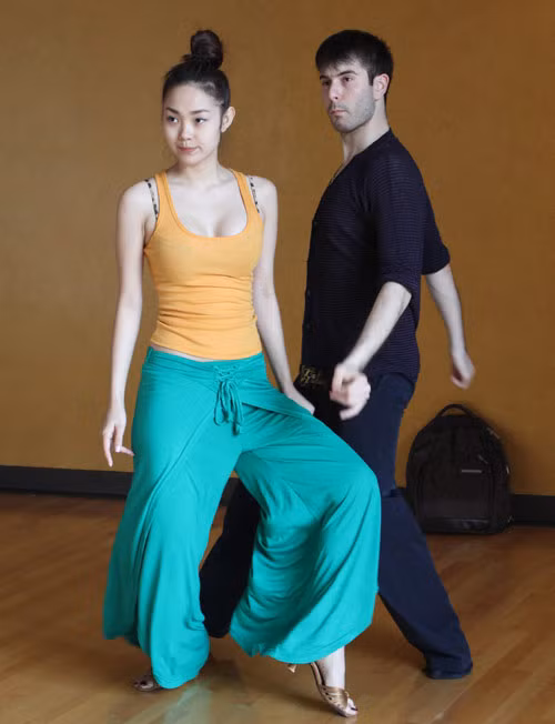 Với sở trường là thường xuyên trình diễn vũ đạo như vậy, nhưng tại mùa giải năm nay khi chính thức là thí sinh, Minh Hằng vẫn đang luyện tập chăm chỉ. Xem thêm: Bước nhảy hoàn vũ: Minh Hằng, 90% và 'quy luật' không lặp lại / Bước nhảy Hoàn vũ: 5 mỹ nhân so vẻ gợi cảm / Nam Thành bế bổng nữ vũ công nước ngoài / Bước nhảy Hoàn vũ 2012 công bố hình ảnh 10 cặp thí sinh