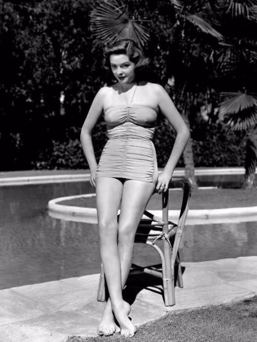 Jane Greer (1924-2001), diễn viên Mỹ, nổi bật nhất phim Out of the Past năm 1947. Jane Greer (1924-2001), diễn viên Mỹ, nổi bật nhất phim Out of the Past năm 1947.