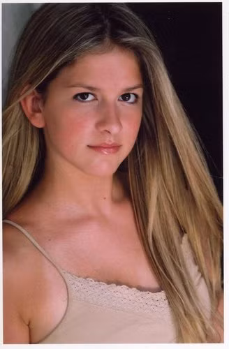 Jordan-Claire Green (sinh ngày 31/10/ 1991 tại Bồ Đào Nha) là một nữ diễn viên, nhạc sĩ và ca sĩ. Cô được biết đến với vai diễn trong bộ phim School of Rock năm 2003. Jordan-Claire Green (sinh ngày 31/10/ 1991 tại Bồ Đào Nha) là một nữ diễn viên, nhạc sĩ và ca sĩ. Cô được biết đến với vai diễn trong bộ phim School of Rock năm 2003.