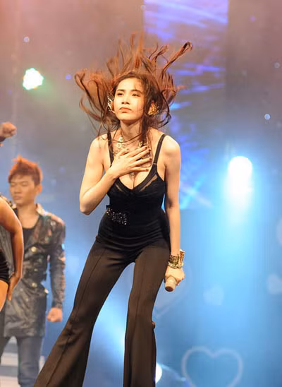 Rút kinh nghiệm, phải giữ chặt, không một số thứ lại bị "soi"..
