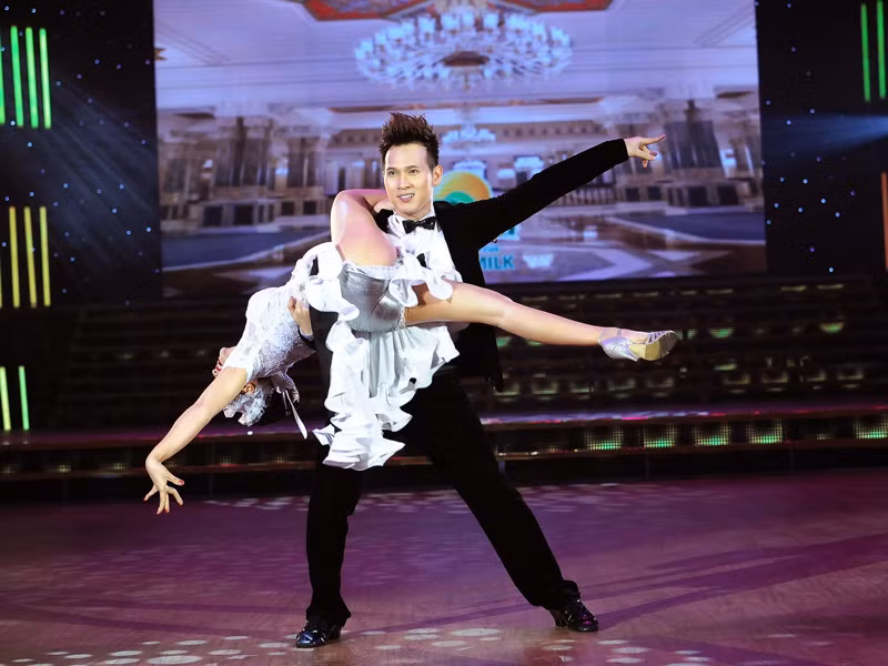 2 MC của chương trình BNHV mùa thứ 3: Nguyên Vũ và Ốc Thanh Vân.