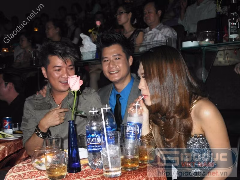 Sau đó, Mr Đàm bước vào ghế ngồi và bắt đầu trò chuyện cởi mở.