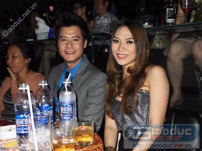Mỹ Tâm và Quang Dũng đã đến phòng trả Da Vàng rất sớm.