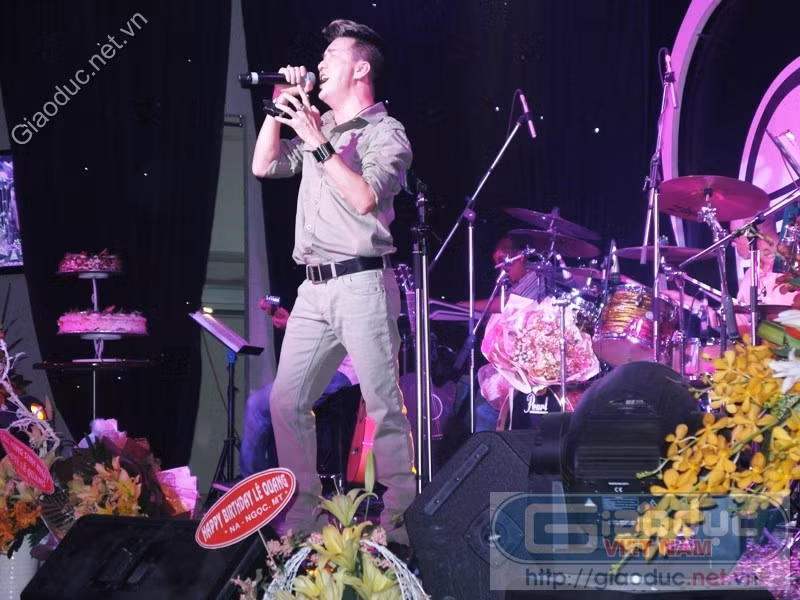 Trước khi hát bài Kiếp nào có yêu nhau của nhạc sĩ Phạm Duy, Mr Đàm đã xúc động nói: “Tôi hát ca khúc này, một nửa bài dành tặng cho khán giả, một nửa bài dành tặng cho Mỹ Tâm”.