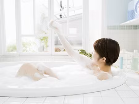 Mùa đông, tắm quá nhiều dễ gây mẩn ngứa ảnh 1