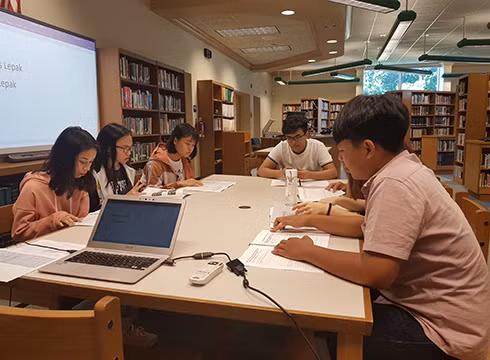 Du học sinh của Tập đoàn NHG đang học tập tại một trường học tại Mỹ (ảnh: NHG)