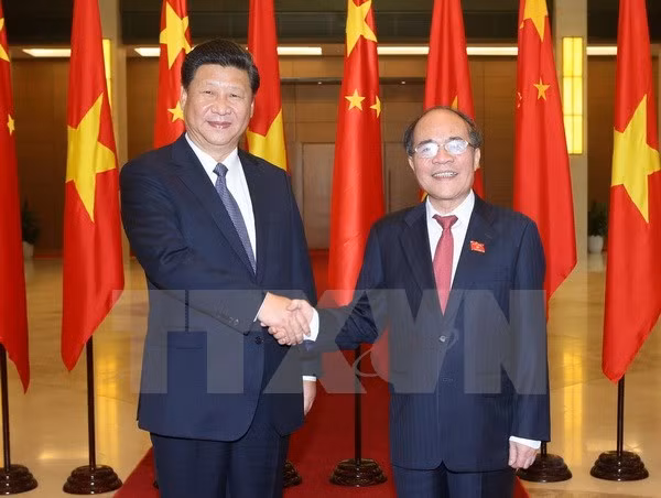 Chủ tịch Quốc hội Nguyễn Sinh Hùng hội kiến Tổng Bí thư, Chủ tịch nước Trung Quốc Tập Cận Bình đang có chuyến thăm cấp Nhà nước tới Việt Nam. (Ảnh: Nhan Sáng) Chủ tịch Quốc hội Nguyễn Sinh Hùng hội kiến Tổng Bí thư, Chủ tịch nước Trung Quốc Tập Cận Bình đang có chuyến thăm cấp Nhà nước tới Việt Nam. (Ảnh: Nhan Sáng)