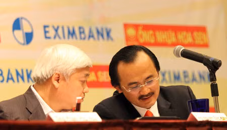 Lãnh đạo VPF vẫn chưa chịu VFF về việc đổi tên giải đấu cũng như vấn đề bản quyền truyền hình. Lãnh đạo VPF vẫn chưa chịu VFF về việc đổi tên giải đấu cũng như vấn đề bản quyền truyền hình.