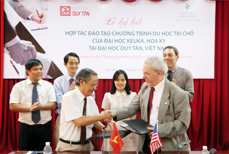 Lễ ký kết bản hợp tác giữa Đại học Duy Tân và Đại học Keuka (Hoa Kỳ) Lễ ký kết bản hợp tác giữa Đại học Duy Tân và Đại học Keuka (Hoa Kỳ)