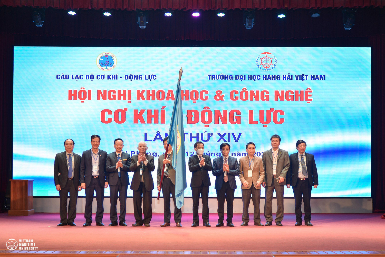 Lễ công bố và trao cờ luân lưu cho Trường đăng cai tổ chức Hội nghị Khoa học & Công nghệ Cơ khí - Động lực lần thứ XV (Ảnh: NTCC) Lễ công bố và trao cờ luân lưu cho Trường đăng cai tổ chức Hội nghị Khoa học & Công nghệ Cơ khí - Động lực lần thứ XV (Ảnh: NTCC)