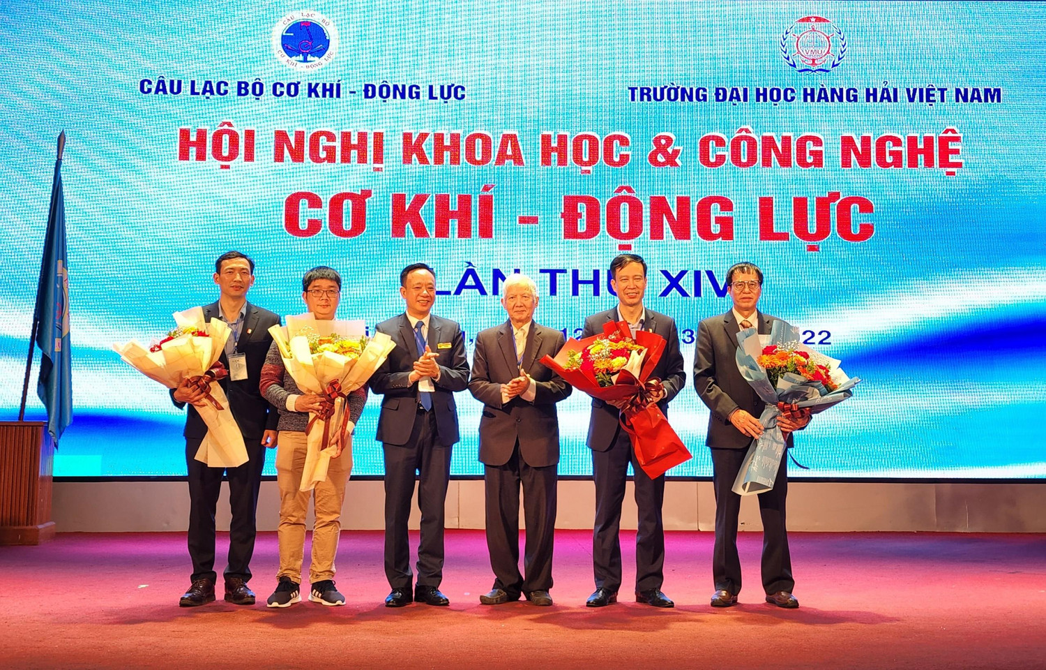 Hội nghị tôn vinh 2 nhà giáo được Chủ tịch nước phong tặng Nhà giáo ưu tú và 4 nhà khoa học được công nhận đạt chuẩn Giáo sư, Phó Giáo sư và được các Trường bổ nhiệm trong năm 2020 và 2021 (Ảnh: PL) Hội nghị tôn vinh 2 nhà giáo được Chủ tịch nước phong tặng Nhà giáo ưu tú và 4 nhà khoa học được công nhận đạt chuẩn Giáo sư, Phó Giáo sư và được các Trường bổ nhiệm trong năm 2020 và 2021 (Ảnh: PL)