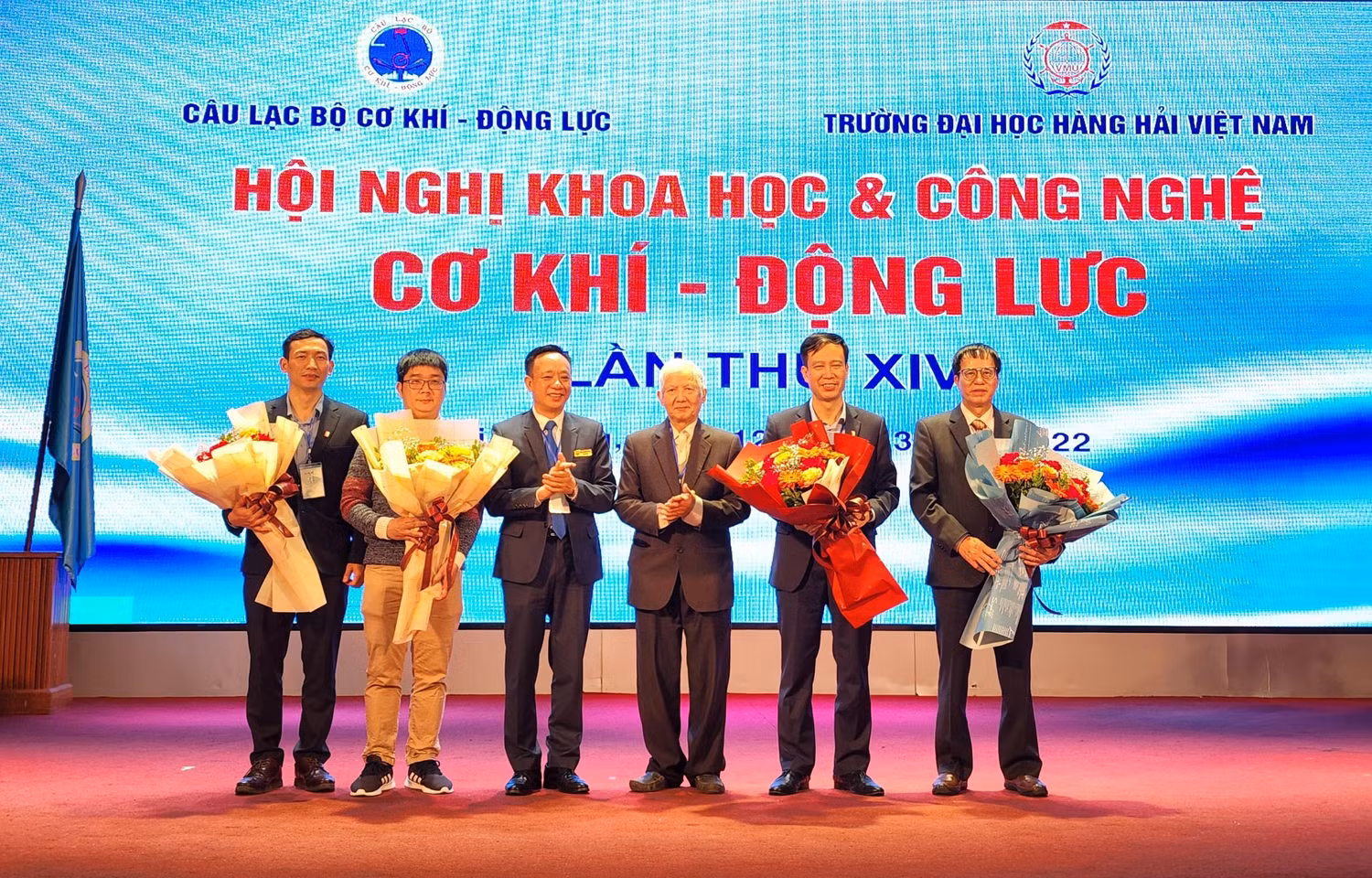 Hội nghị tôn vinh 2 nhà giáo được Chủ tịch nước phong tặng Nhà giáo ưu tú và 4 nhà khoa học được công nhận đạt chuẩn Giáo sư, Phó Giáo sư và được các Trường bổ nhiệm trong năm 2020 và 2021 (Ảnh: PL)