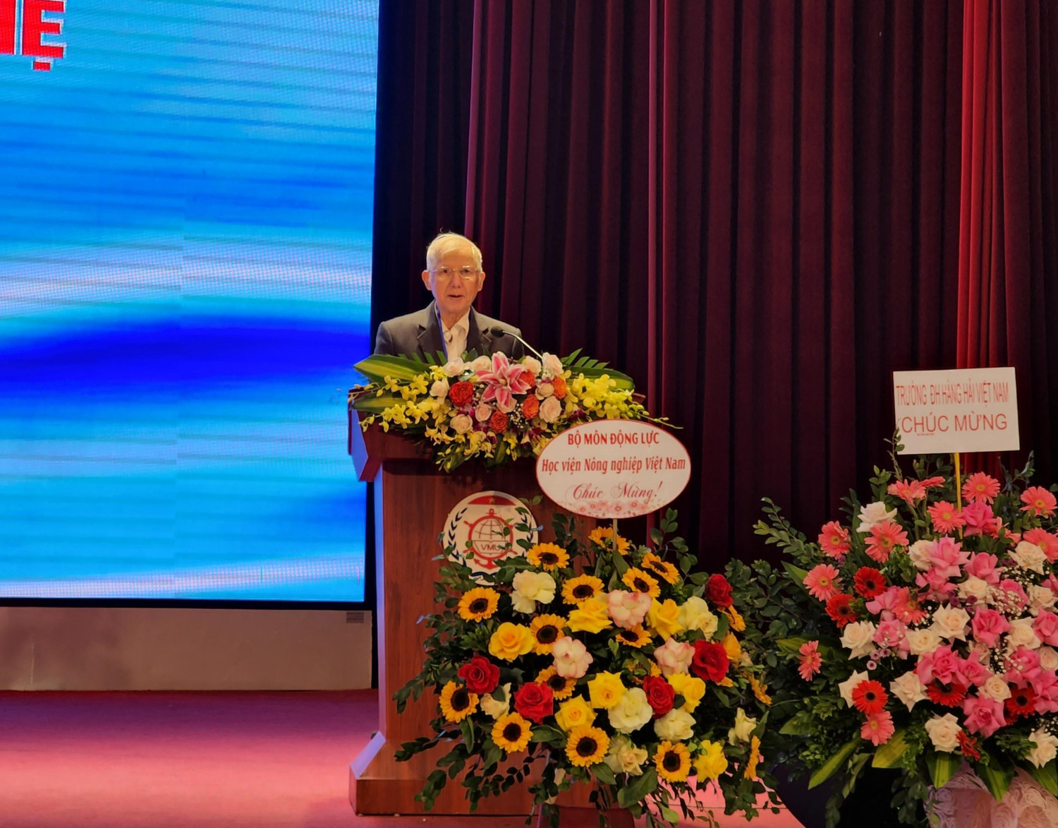 Chủ tịch Câu lạc bộ Cơ khí - Động lực, GS.TSKH. Phạm Văn Lang phát biểu khai mạc Hội nghị (Ảnh: PL) Chủ tịch Câu lạc bộ Cơ khí - Động lực, GS.TSKH. Phạm Văn Lang phát biểu khai mạc Hội nghị (Ảnh: PL)