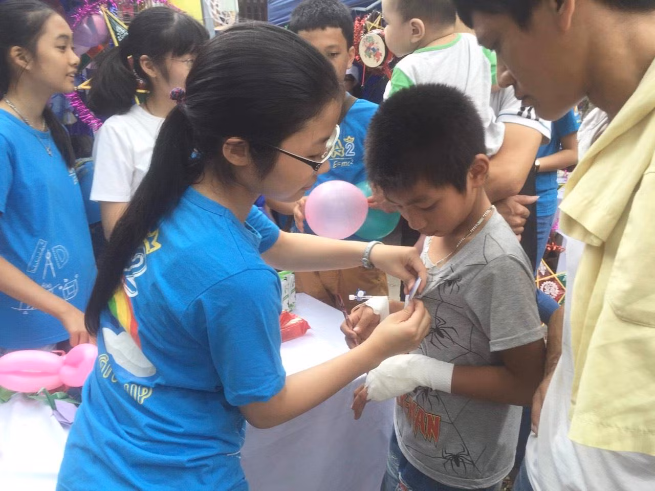 An Bình tích cực tham gia các hoạt động ngoại khóa, từ thiện.