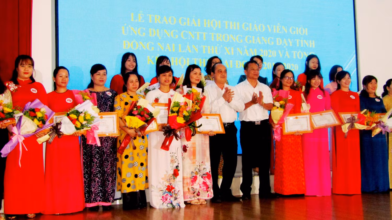 Nhiều cá nhân, tập thể dành có thành tích tốt nhất đã được trao giải. Ảnh: Hữu Đức