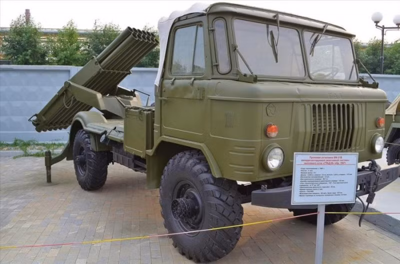 Tổ hợp rocket nhiều nòng di động.