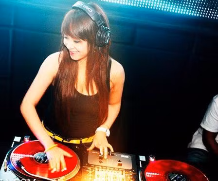 Cô nàng DJ DJ Nancy Kim xinh đẹp gợi cảm.