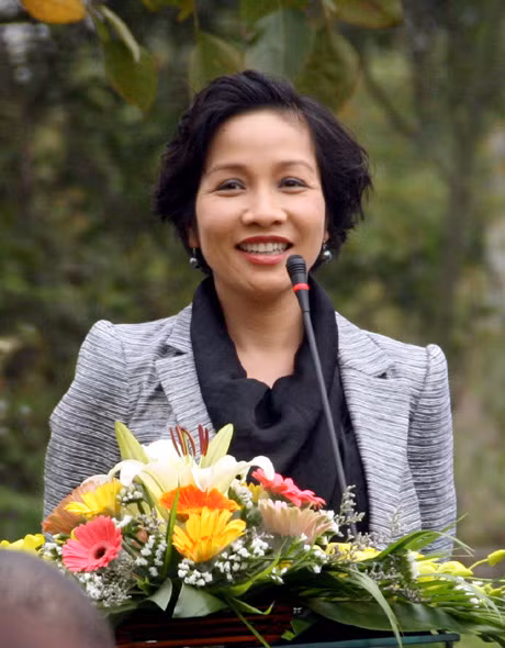 Ca sỹ Mỹ Linh phát biểu tại buổi họp báo chương trình 'Và em sẽ hát' kỷ niệm 20 năm ca hát của mình. Ảnh: Văn Trinh Xem ảnh: Buổi họp báo có một không hai tại nhà Mỹ Linh // Ngỡ ngàng vườn cây, ao cá, chuồng gà của nhà Mỹ Linh