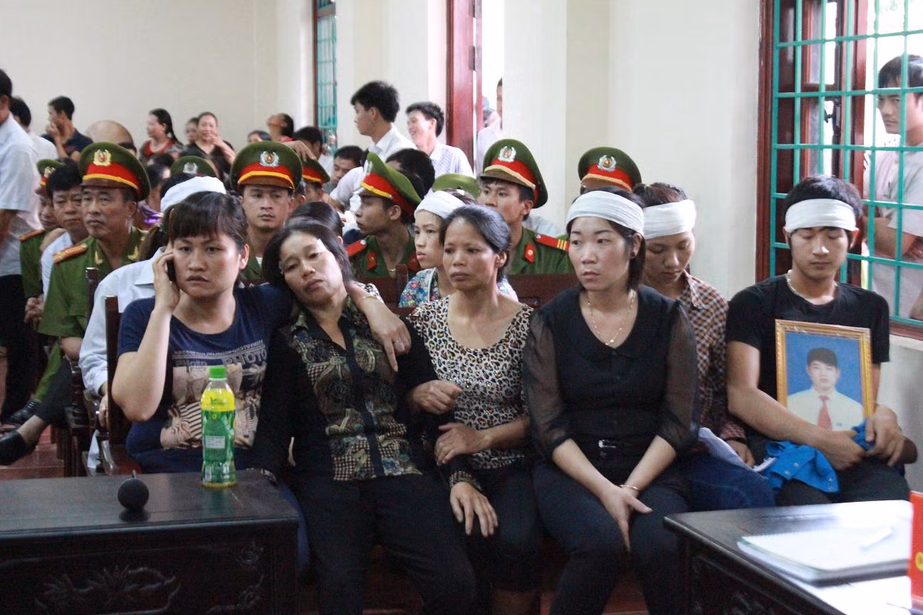 Mẹ của nạn nhân Tuấn Anh tại tòa Mẹ của nạn nhân Tuấn Anh tại tòa