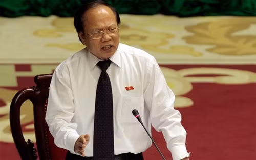 Bộ trưởng Hoàng Tuấn Anh trả lời chất vấn tại Quốc hội - Ảnh: Tuổi Trẻ.