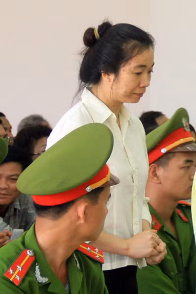 Bị cáo Nguyễn Bạch Dương tiều tụy sau một thời gian bị bắt giam. Ảnh: Nguyễn Đông