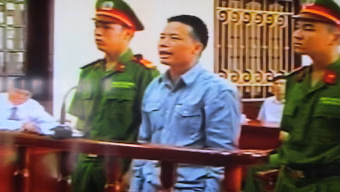 Bị cáo Đoàn Văn Vươn nói lời sau cùng tại tòa Bị cáo Đoàn Văn Vươn nói lời sau cùng tại tòa
